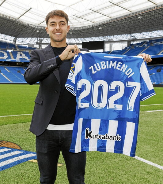 Zubimendi, feliz, tras firmar hasta 2027.