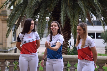 Finalistak, Donostiako udaletxean eginiko aurkezpenean.