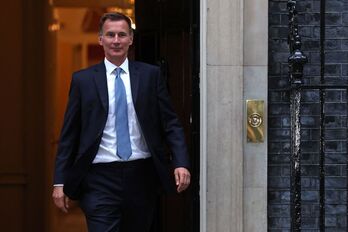 Jeremy Hunt abandona el 10 de Downing Street.