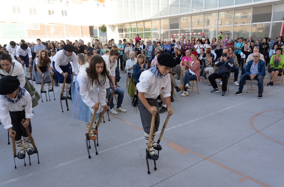 Nafarroako ikastola guztietako taldeak lehiatu dira kirol eta trebetasun probetan. Nafarroako ikastola guztietako taldeak lehiatu dira kirol eta trebetasun probetan.