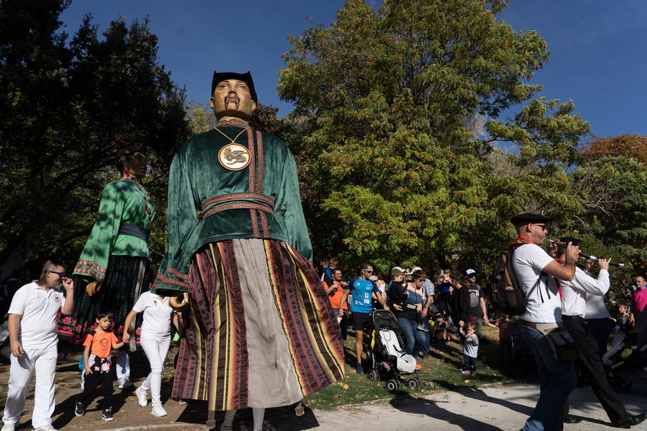 Erraldoiak eta txistulariak Nafarroa Oinezen. Erraldoiak eta txistulariak Nafarroa Oinezen.