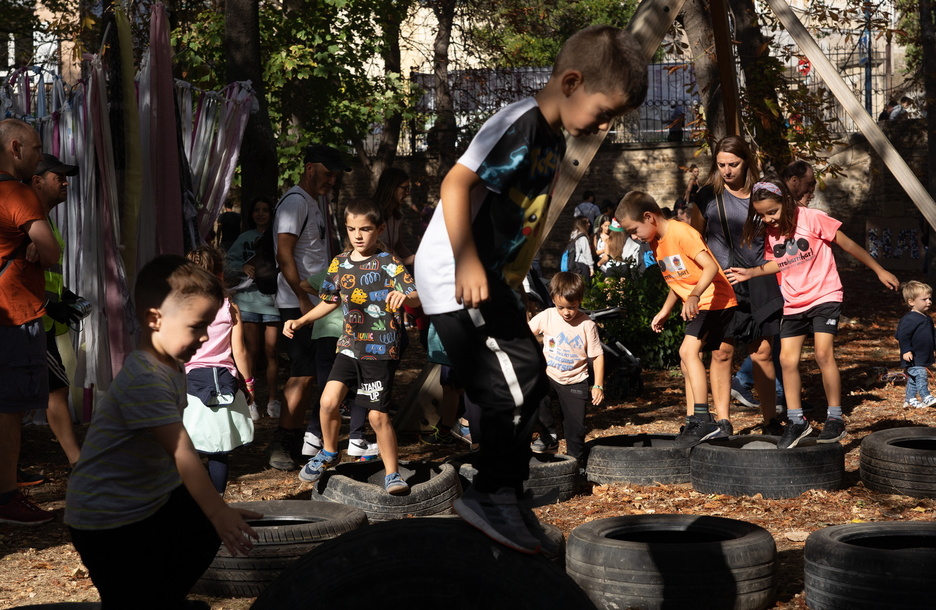 Haurrak jolasean Tafallan. Haurrak jolasean Tafallan.