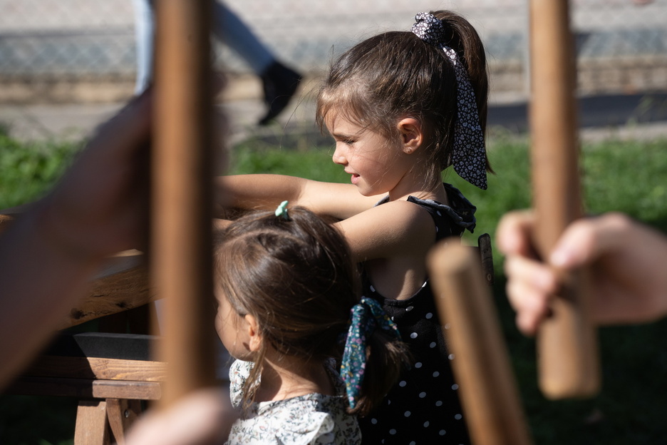 Haur bat, txalapartaren inguruan. Haur bat, txalapartaren inguruan.