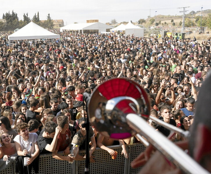 Ez zen jende gehiago sartzen Kimu gunean. Haurrei bideratutako hamaika jarduera antolatu zuten; ikastolen artean egiten duten «Erronka» lehiaketa esaterako.