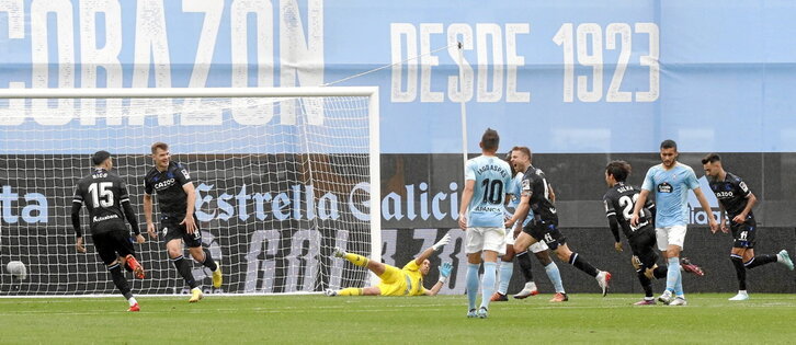 Asier Illarramendi celebra su primer gol en cuatro años que abrió el marcador en Balaídos.