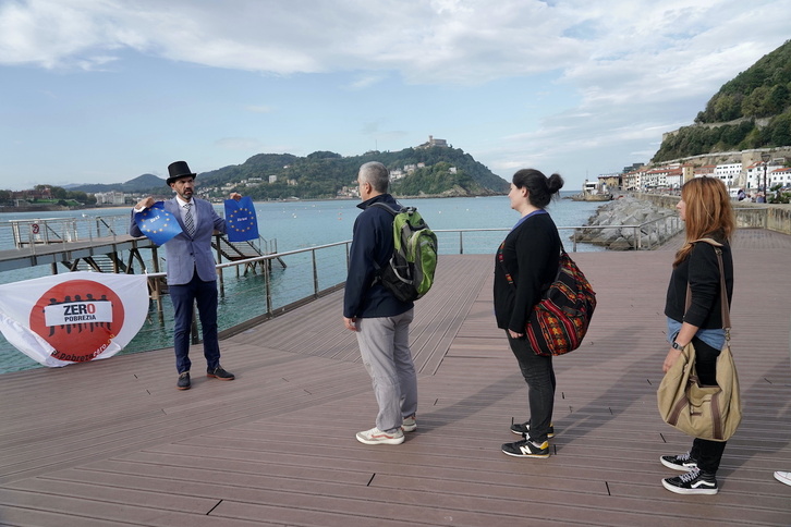 En Donostia han escenificado la política de fronteras de la Unión Europea.