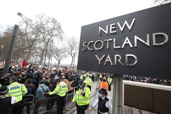Protestas ante la sede de la Scotland Yard tras la muerte de Sarah Everard a manos de un policía en 2021.