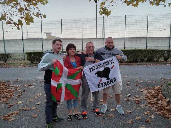 Jakes Esnal, Maite emaztea eta bi semeekin.