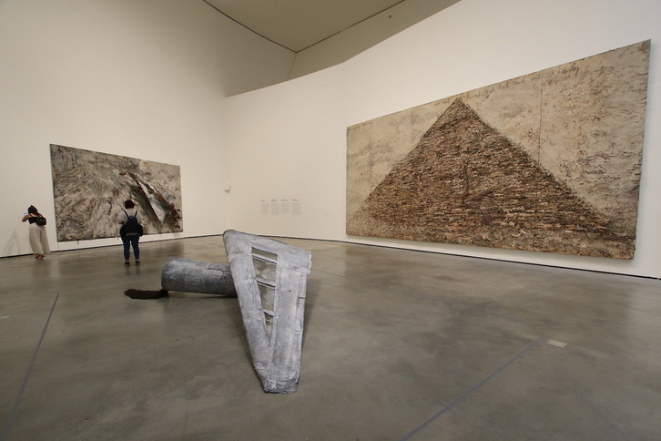 Una de las salas de la exposición 'Secciones/Intersecciones' del museo Guggenheim.