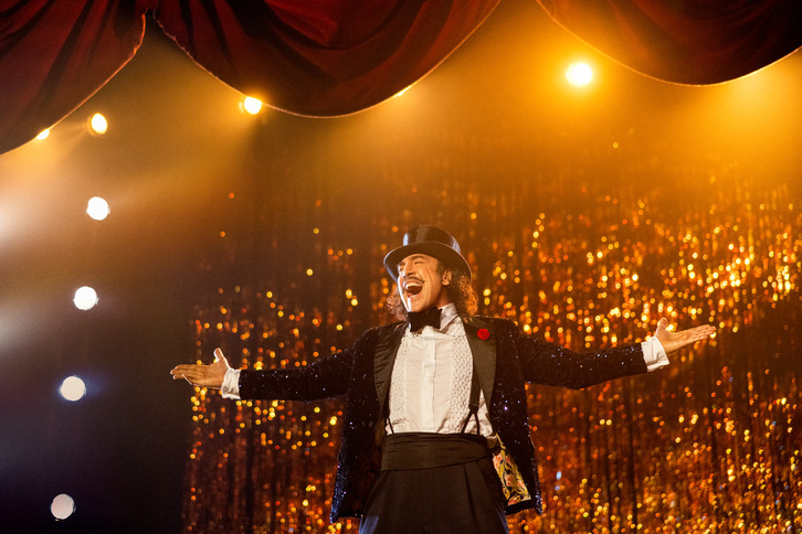 Javier Bardem en su papel de showman y mago espectacular.