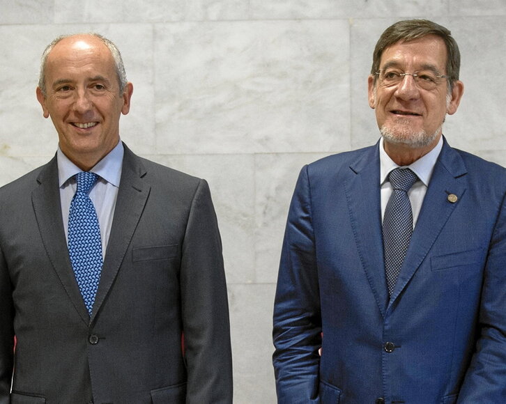 Josu Erkoreka, junto a Juan Luis Ibarra, ahora presidente de la Comisión de Control.