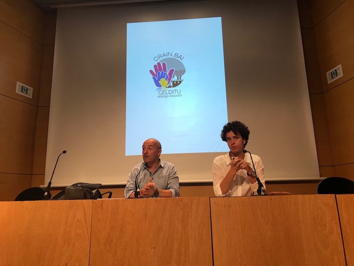 Joseba Belaustegi y Olatz de Miguel, en la comparecencia de esta mañana.