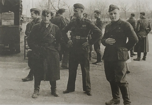 300 nazis en las fiestas de San Fermín en 1940. [HistoriaC] 04_nazis_legion