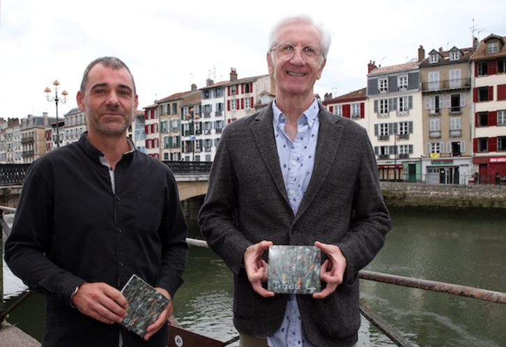 Pier Paul Berzaitz eta Philippe de Ezkurra ‘Uharte-bat’ diskoa aurkezten, Baionan.