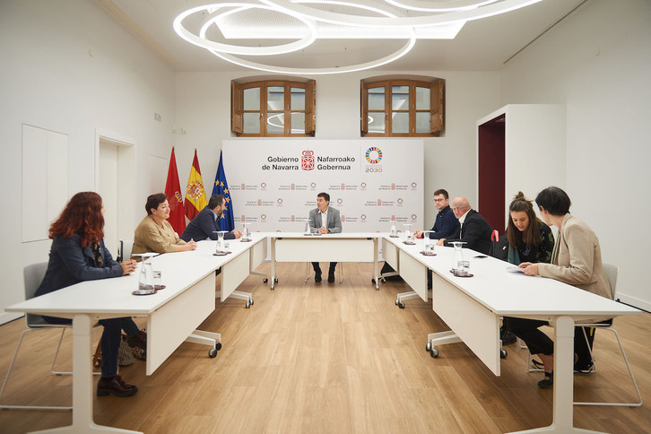 Imagen de la primera reunión de la comisión de reconocimiento a las víctimas de abusos en el seno de la Iglesia en Nafarroa.