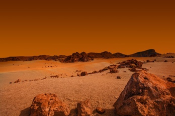 Desierto rojizo en el planeta Marte.