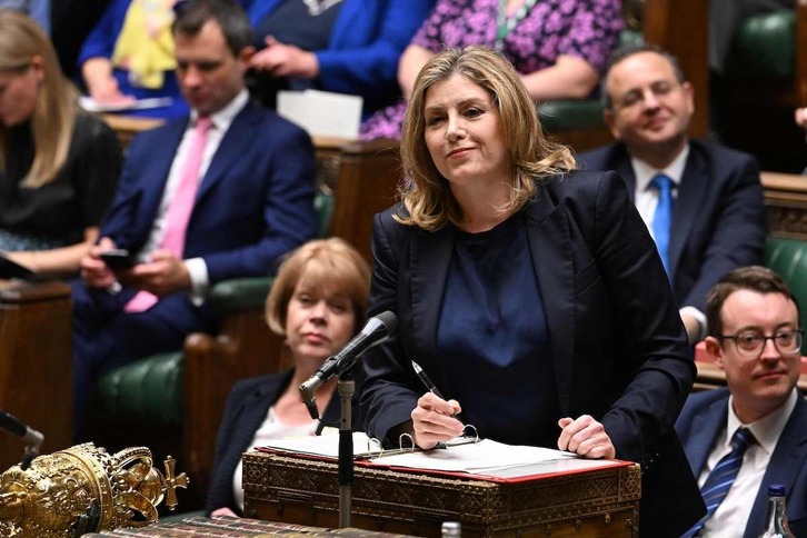 La exministra de Defensa Mordaunt, la primera en saltar a la arena.