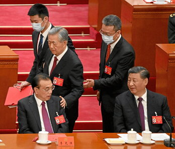 Memorial de Yan'an, de izquierda a derecha, retratos de Mao, Deng Xiaoping, Jiang Zemin, Hu Jintao y su sucesor, Xi Jinping.
