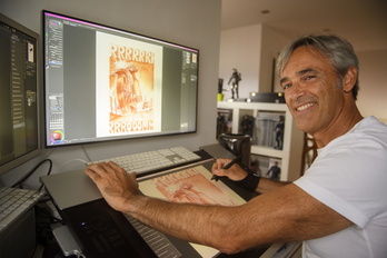 El artista vasco Ángel Unzueta en su estudio de Zarautz.