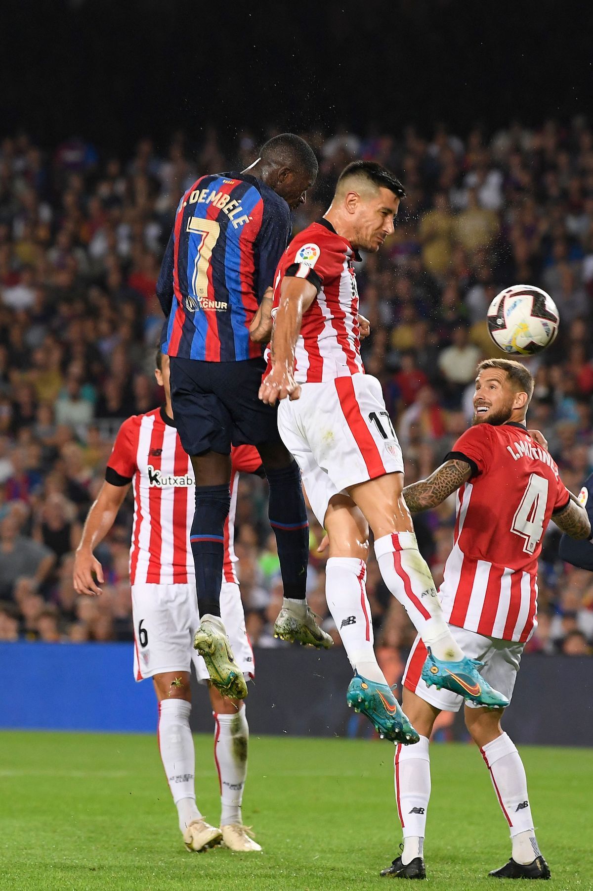 Dembelek aurre hartu zion Yuriri Bartzelonaren lehen golean. (Josep LAGO / AFP)