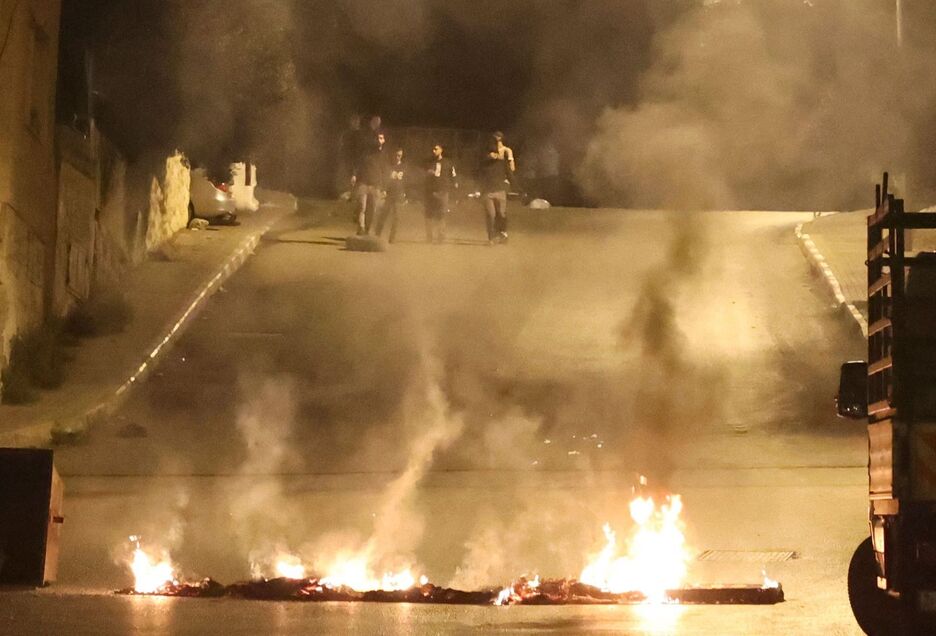 Barricadas durante la noche en Nablús.