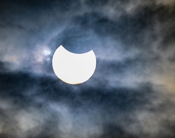Imagen del eclipse parcial tomada desde Estocolmo.