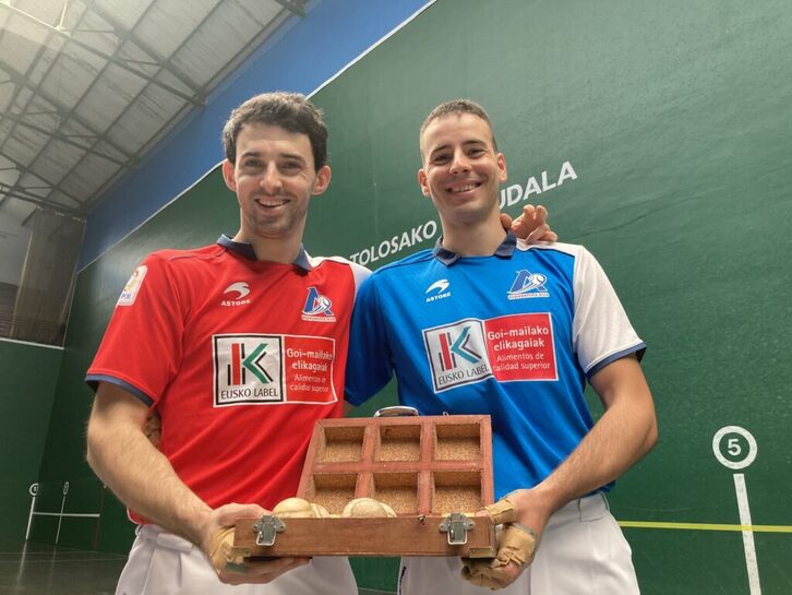 Altuna eta Dario gaurko material aukeraketan.