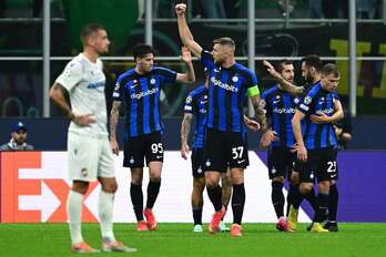 Los jugadores del Inter celebran el primer gol del encuentro ante el Plzen.