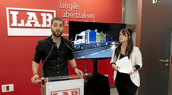 Imanol Karrera y Edurne Visiers dieron a conocer el auto.