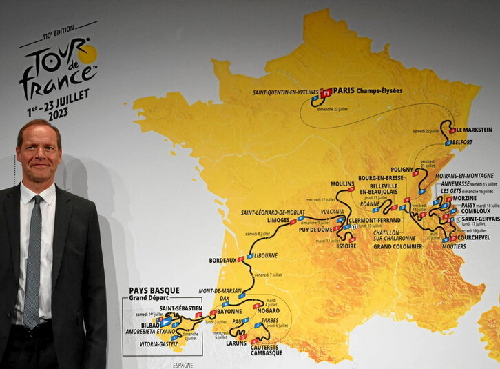 Christian Prudhomme, junto al recorrido del Tour del próximo año marcado por el comienzo en Euskal Herria.