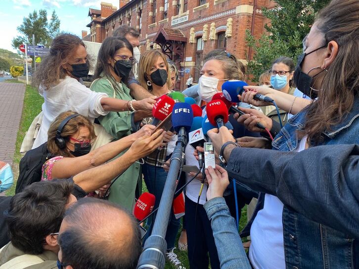 Gotzone Sagardui hace declaraciones en el hospital de Basurto el día del secuestro del bebé.