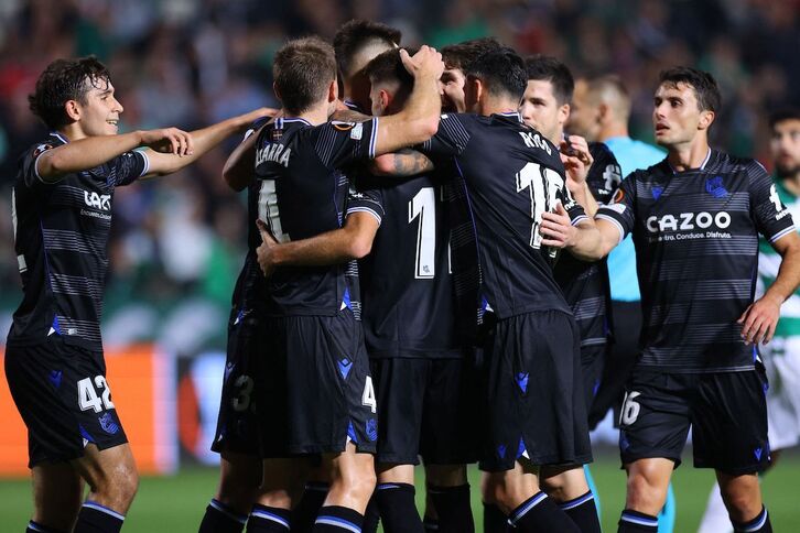 Los jugadores realistas, con Pablo Marín a la izquierda, celebran el segundo gol de Brais en Nicosia.