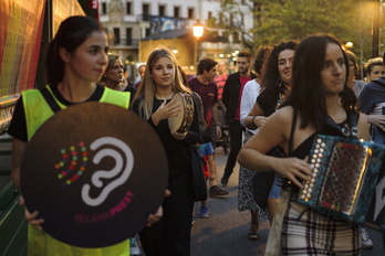 Gernikan larunbat honetan egindako kalejiraren argazkia.