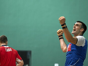 Joseba Ezkurdia, atzo Labriten, garaipena amorruz ospatzen.