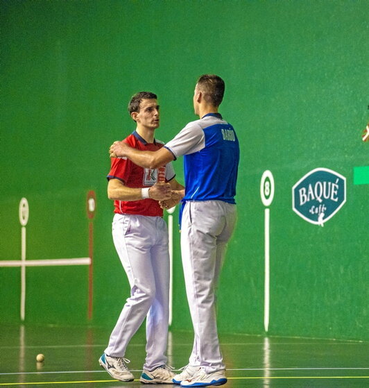 Altuna eta Darioren arteko agurra amaieran.