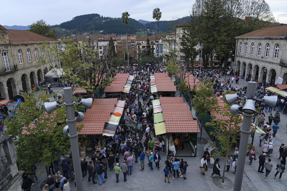 125.000 lagun bildu dira Gernikako Azken Asteleheneko azokan.