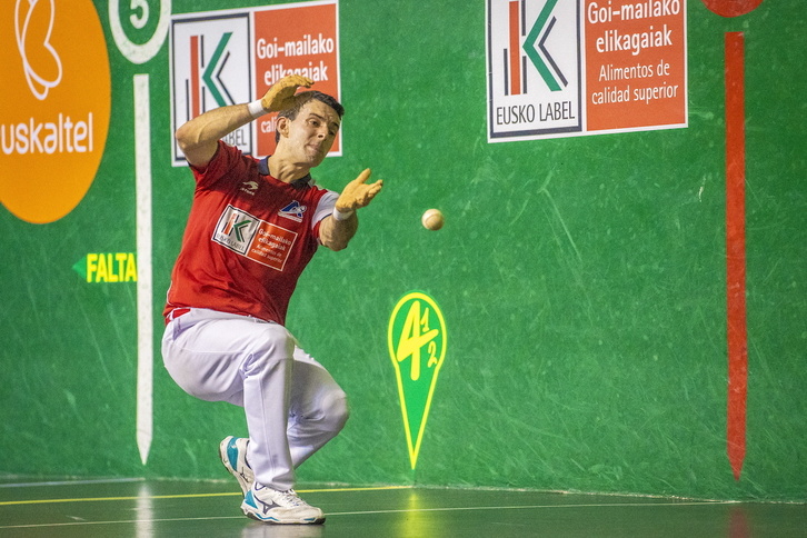 Arazoak arazo, berdintzen zaila izango den marka ezarri du Jokin Altunak lau eta erdiaren barruan.