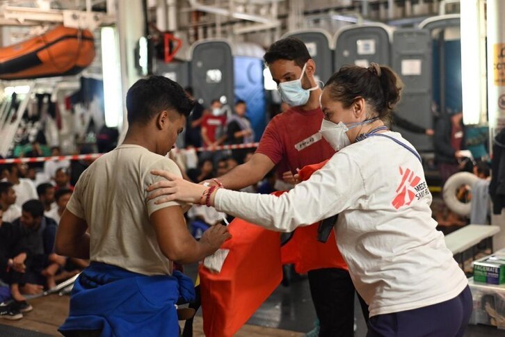 @Maydayterraneo ha lanzado la voz de alarma porque cientos de supervivientes necesitan un puerto seguro en Sicilia.