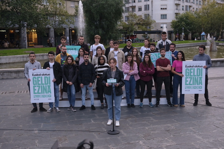 EH Bilduko gazteen etxebizitzaren problematika  mahaigaineratzeko egindako agerraldia.
