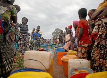 MSFk banatzen duen uraren zain Muedan.