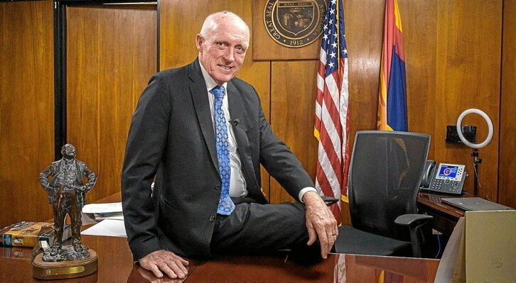 Rusty Bowers, durante la entrevista concedida a AFP en su despacho en Phoenix, capital de Arizona.