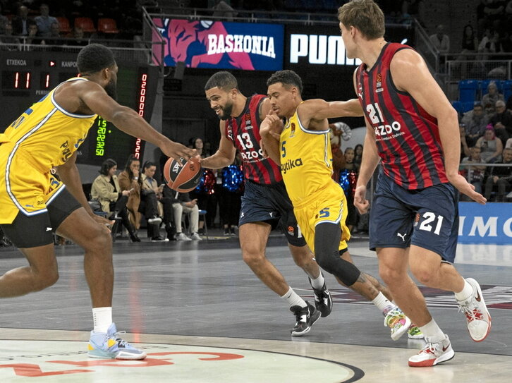 Thompson y Kotsar brillaron ante todo a un Baldwin que espabiló con el partido roto.