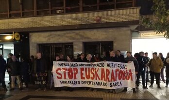 Nafarroako Administrazio Epaitegiaren aurrean egindako elkarretaratzea.