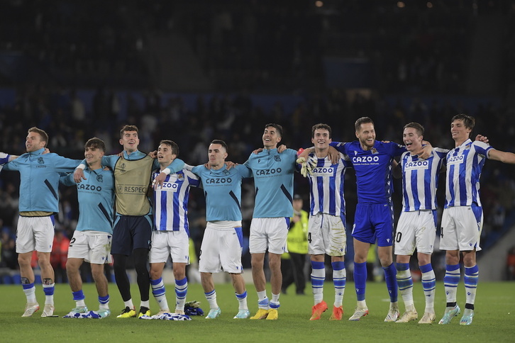 Los jugadores realistas celebran el pase a octavos de la Europa League el jueves.