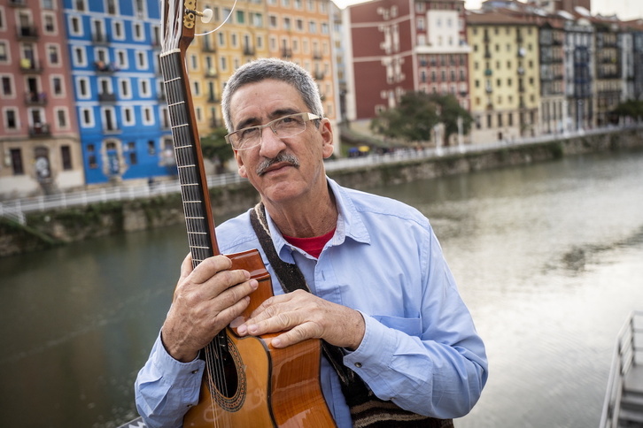 Guillermo Torres o Julián Conrado, su nombre en las FARC-EP, en Bilbo, donde ofreció una conferencia invitado por la la Asociación Freytter Elkartea.