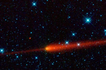 Esta imagen del Wide-field Infrared Survey Explorer (WISE) de la NASA muestra el cometa 65/P Gunn. 