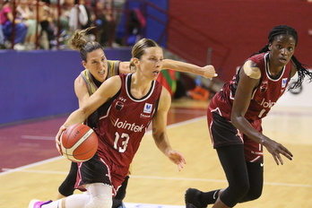 Sandra Ygueravide se perderá una serie de partidos tras fracturarse un dedo.