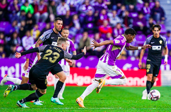 El ecuatoriano Gonzalo Plata es uno de los baluartes ofensivos del Valladolid. (@realvalladolid)