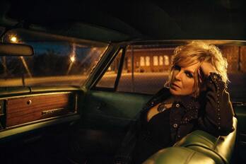 Lucinda Williams regresará a Euskal Herria el próximo año como cabeza de cartel del Azkena Rock Festival. 