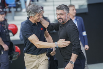 Imanol saluda a Gattuso antes del partido del domingo contra el Valencia.